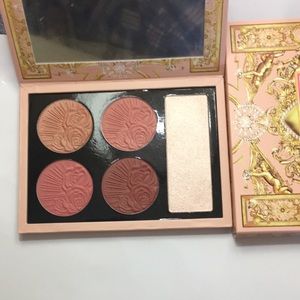 Pat Mcgrath Labs holiday Divine and Glow cheek palette in Nude Venus.